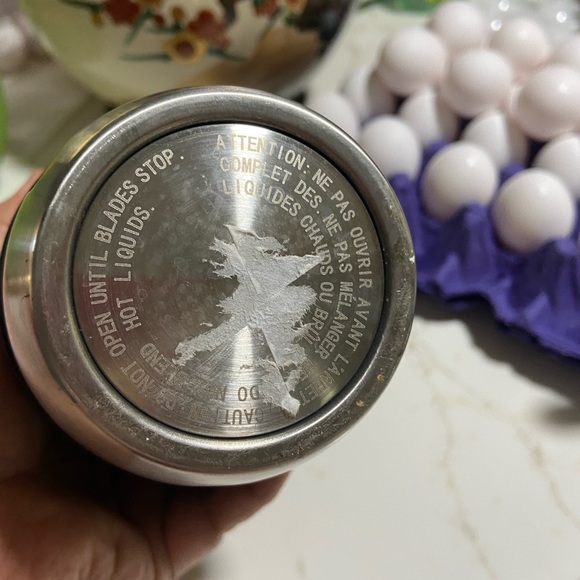 NUTRIBULLET Stainless Steel Beverage Blender Cup w/ Lid - Picture 4 of 4